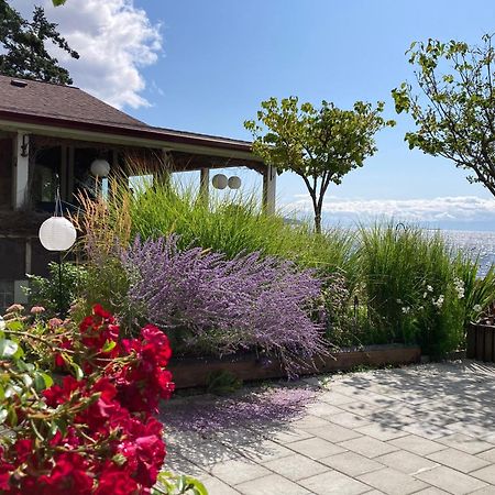 Blitz Beach House Oceanside Suite Powell River Exterior photo