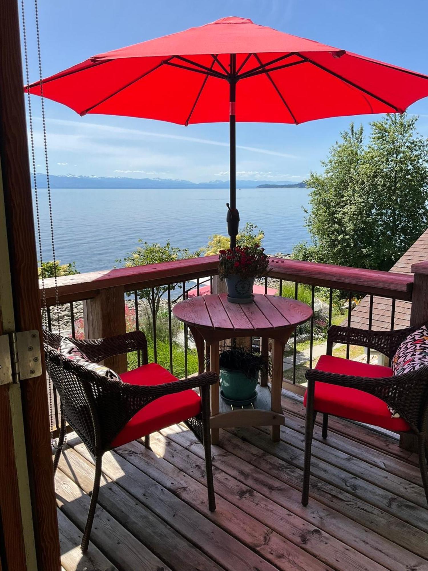 Blitz Beach House Oceanside Suite Powell River Exterior photo